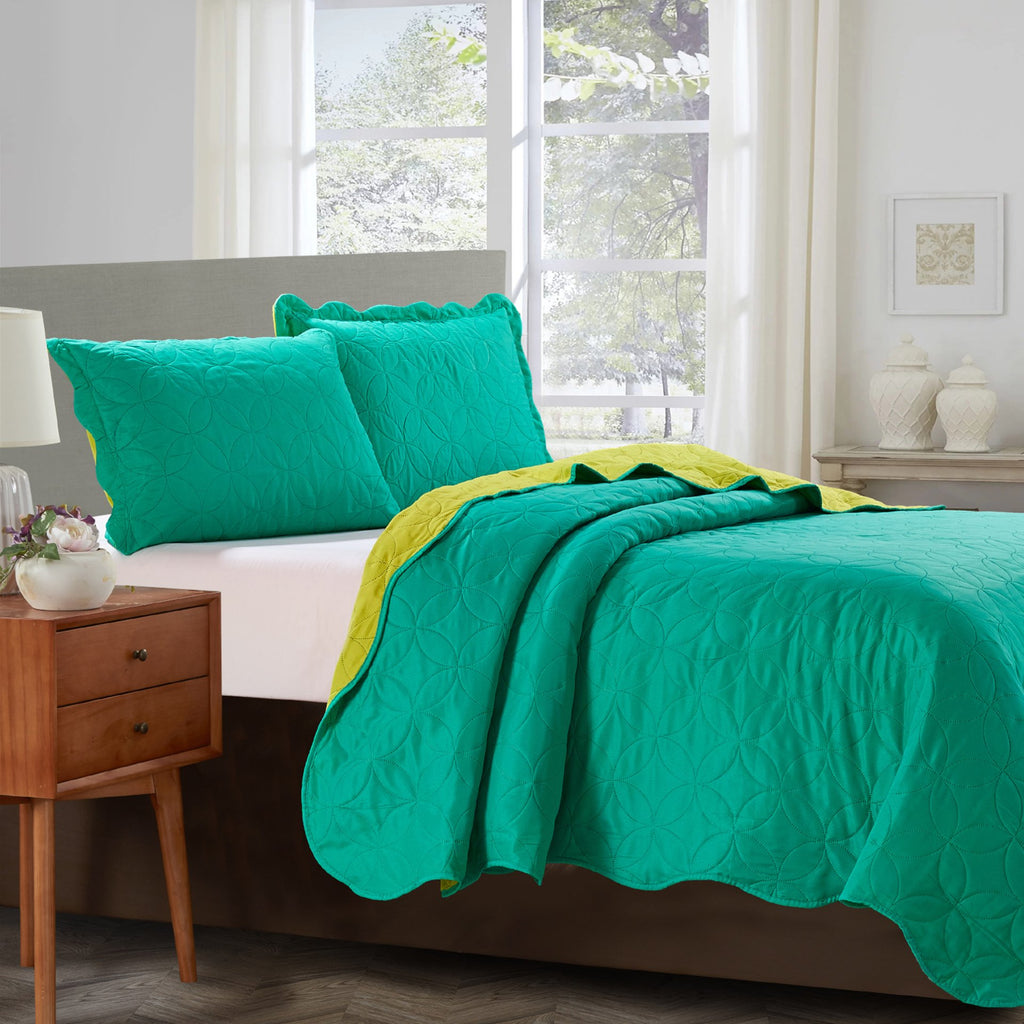 Greenscape - Three Piece Reversible Quilt Set